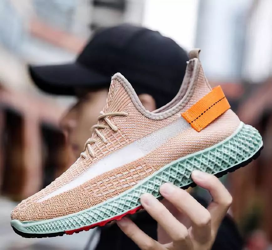 yeezy 350 v3上脚图,像极了姥爷脚底的足力健