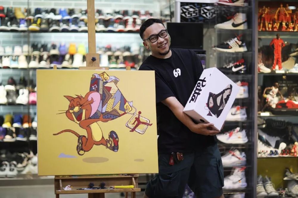 他其余几乎所有作品都将每双鞋所代表的意义画到了画纸之上,而这也正