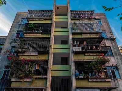 全国17万个老旧小区改造，难题岂止“装不装电梯”