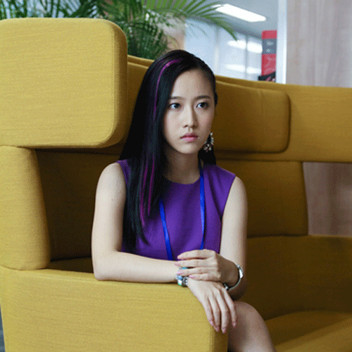 《心花路放》这部剧是她14岁的时候演的,荧幕首秀,饰演郝佳,杨紫是