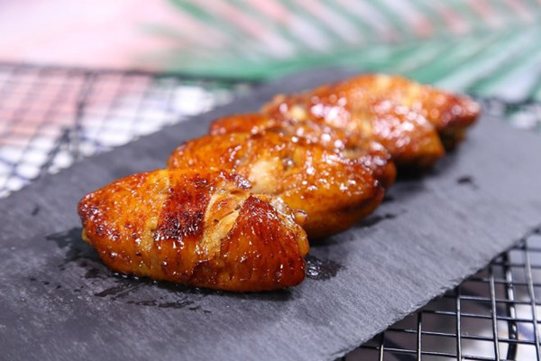 中秋家宴上的一道硬菜香辣烤翅,一上桌就被家人抢光了!