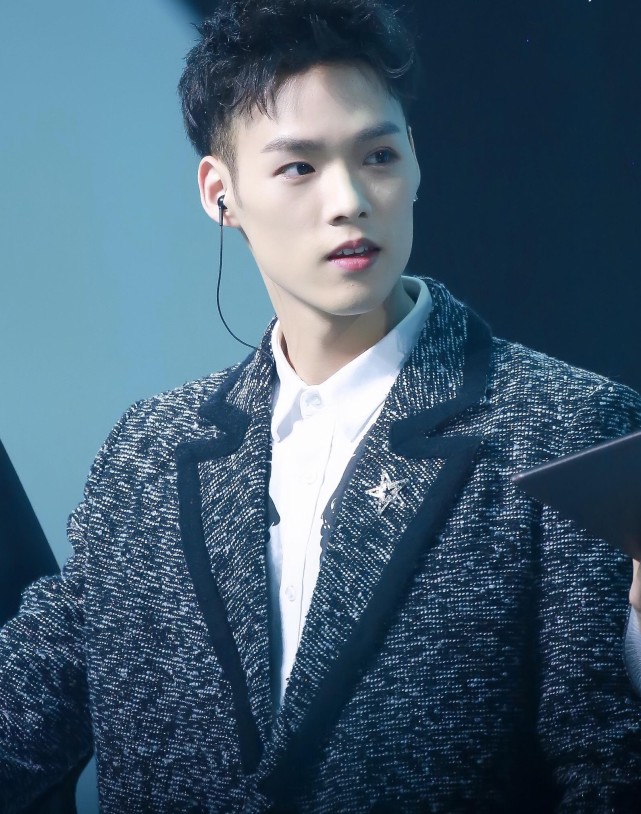 董又霖主持首秀翻车!他发文道歉称:会继续努力,网友却不买账!