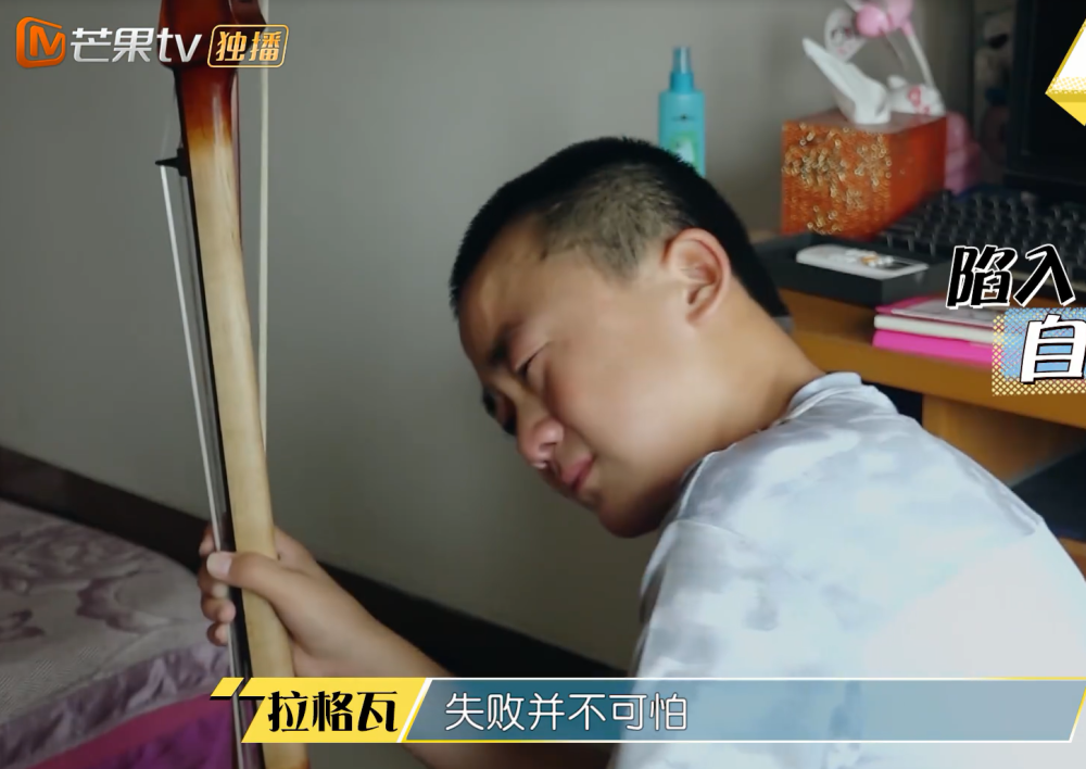 《变形计》农村男孩被城市姐姐嘲笑,得知原因,网友:太瞧不起人