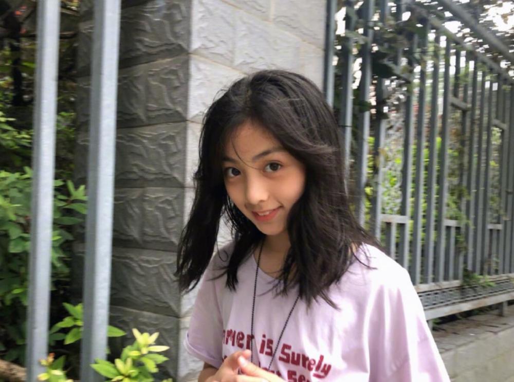有一种"整容"叫安淇尔,曾是一年级里小苹果,如今意外撞脸赫本_腾讯