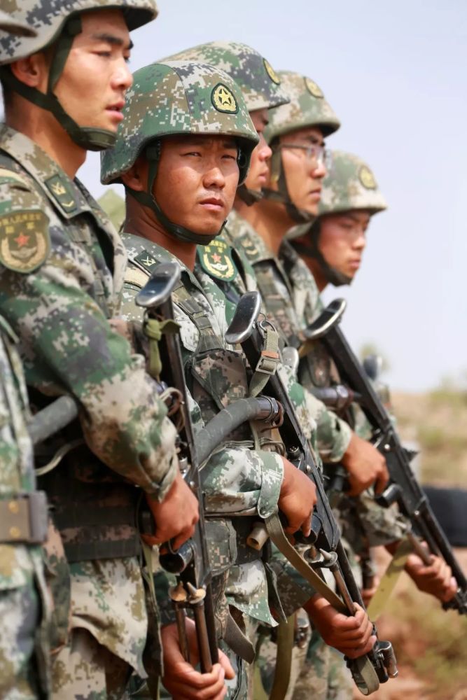 贺兰戈壁,"铁锤子"红军旅防化考核硝烟弥漫