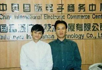 當年的馬雲（左）與謝世煌（右）