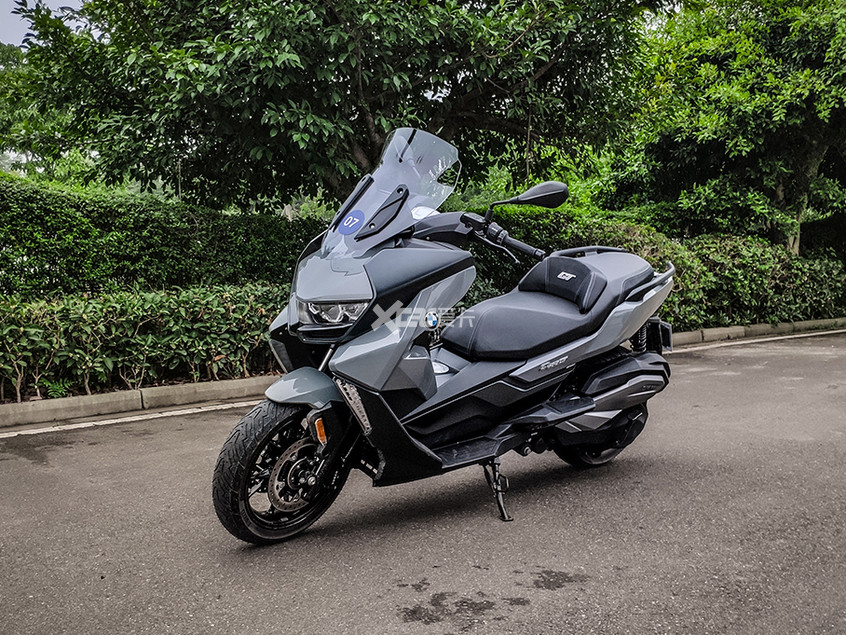 宝马摩托车公布了旗下c400 gt踏板摩托车的官方售价,官方价格:8