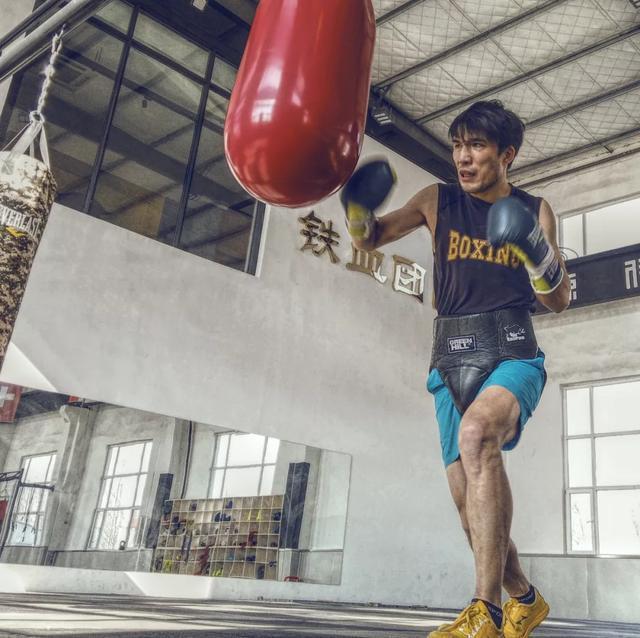 拳手马海中国拳击金腰带满天飞比赛不被认证与武林风一个样