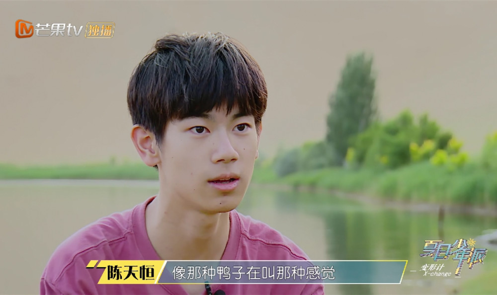 《变形记》搞笑场面,城市少年面对沙漠飙高音,将农村弟弟吓哭