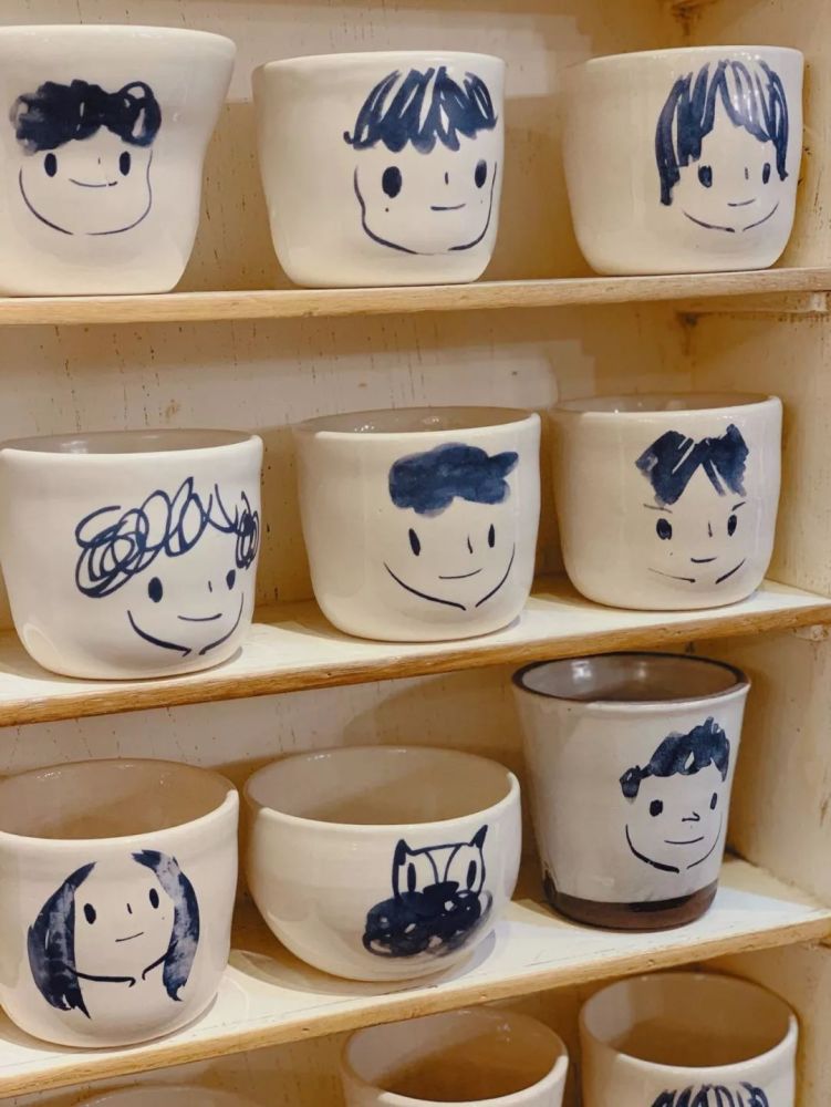 她把捡来的破烂改造成一张张笑脸 梁静茹 张钧甯也来逛