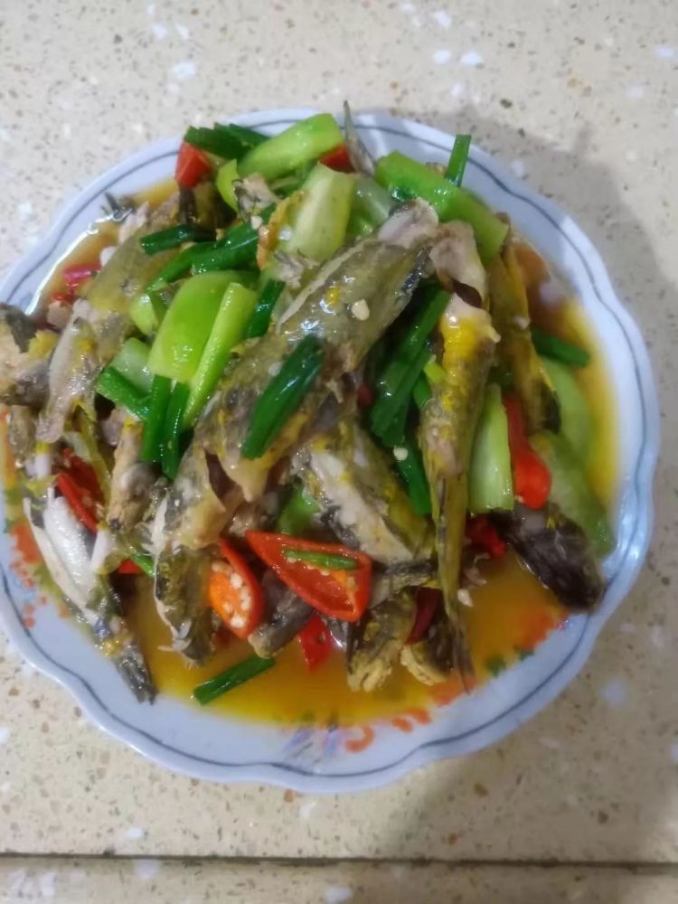 黄骨鱼焖丝瓜,一道清甜鲜香的美食