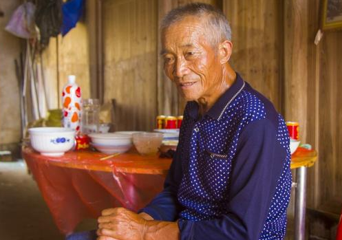 农村的老规矩:为何结婚时男方的舅舅要坐"上席",有啥说法吗?