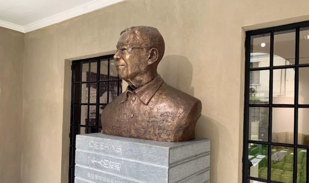 春天的草婴先生书房是这样的,那秋天呢?