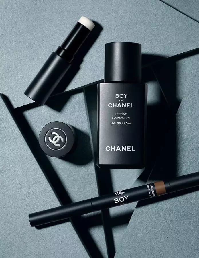 Ck重新定义 性感 Chanel美妆线迎来首位跨性别模特