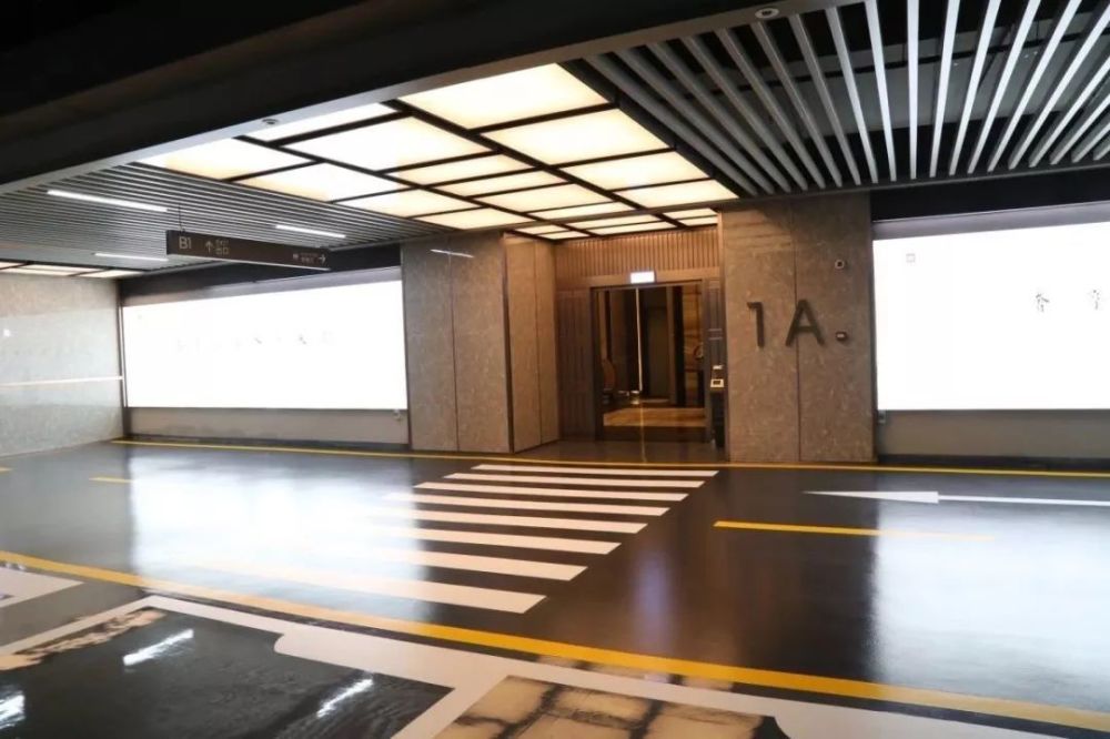 地库的单调压抑停车空间优美舒适2车库也有归家仪式感出入口凸显尊贵1