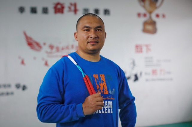 岑小林的教练叫赖宣治