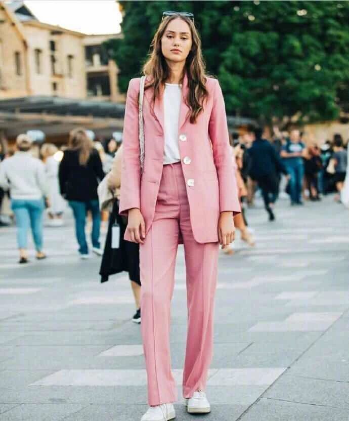 黑白灰一点也不百搭,快来试试糖果色穿搭,秋天也能美美哒!