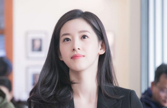 章泽天不再逃避正面回应刘强东出轨18字让人刮目相看