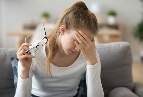 蹲久了站起来眼前一片黑,眼冒金星,是因为贫血或者是别的病吗?