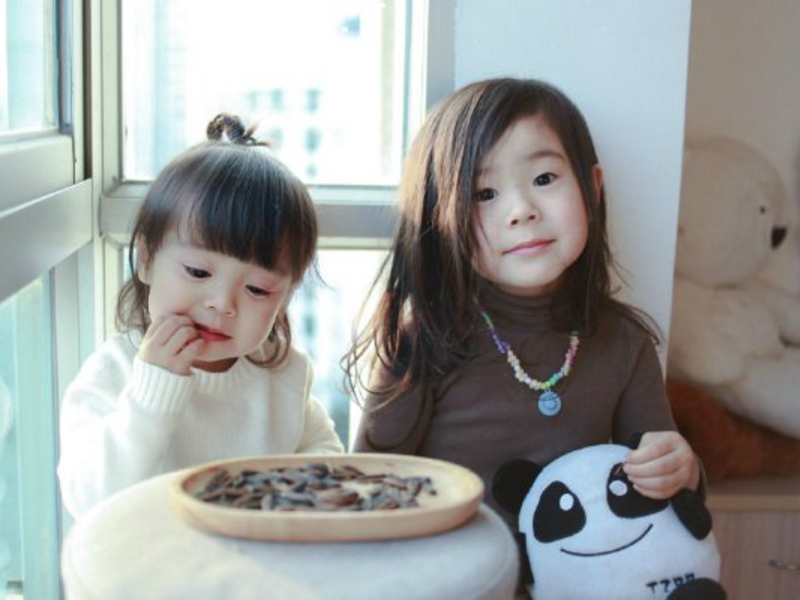 哈琳妈妈除了哈琳以外还有一个可爱的小女儿.