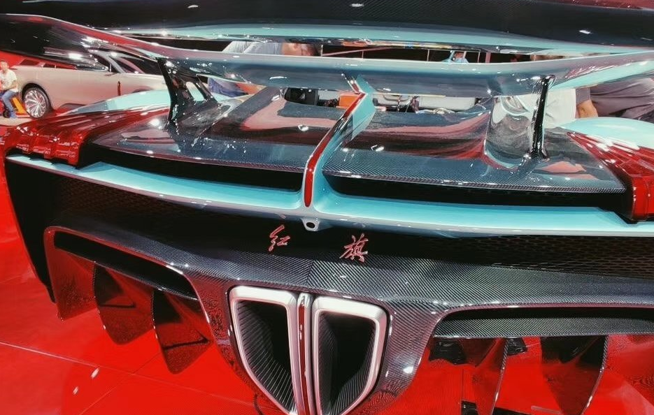 红旗超跑亮相,动力对标布加迪!车尾两个汉字气场很强_腾讯新闻