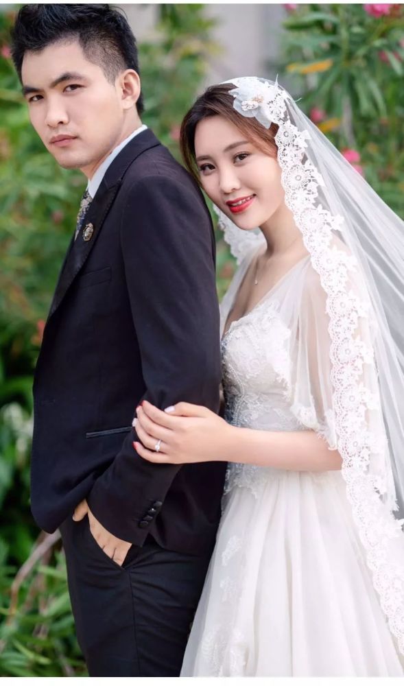 头条| 最美新娘刘莎莎今日甜蜜完婚,曾发文已长发及腰暗示大婚将至