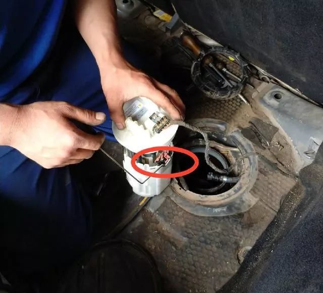 车主更换汽油泵后有些郁闷怎么汽油一直用不完