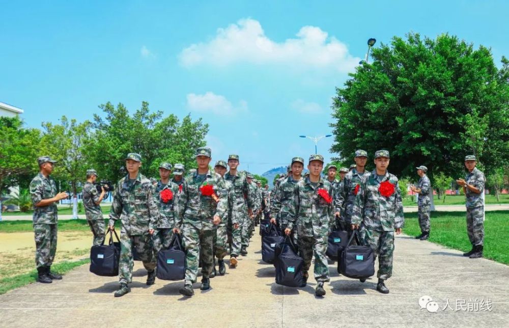 今天,東部戰區陸軍首批新兵入營啦!