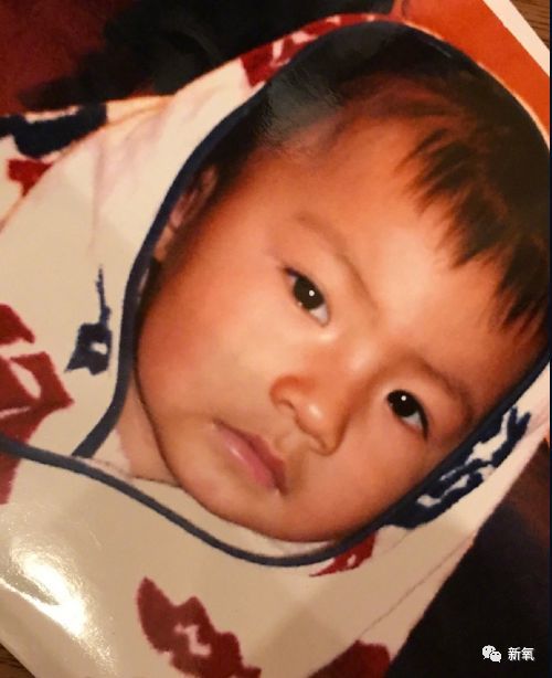 九儿大名胡悦稼,出生于2001年的9月9日晚上九点,所以有了九九这个小名