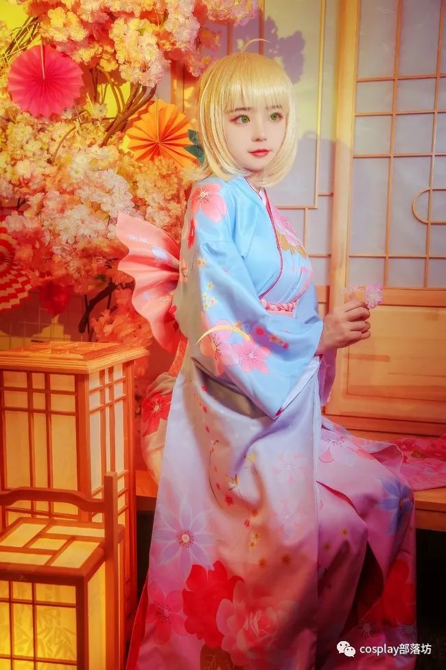 cos:和服saber,这个背景色调很丰富.