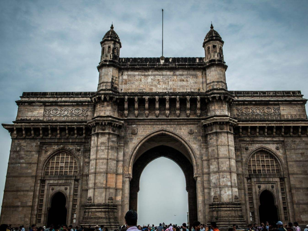 离印度之门不远的海面上,有一座圣宫,教徒们到此净化自己的灵魂