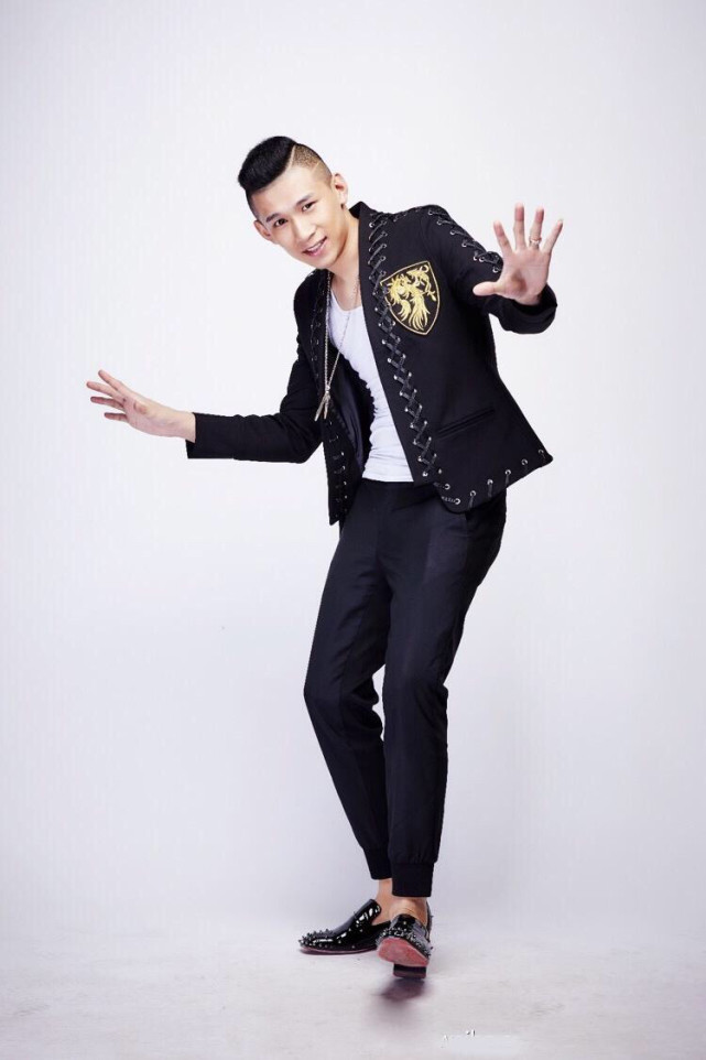 天佑来yy2个月,创造了无数的神话,佑家军的每一个人都以他为傲,直到