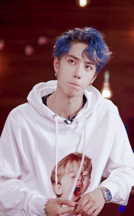 不少网友吐槽王一博的造型非常像杭州小吴,但是王一博用自己精湛的