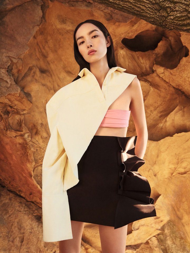 超模孙菲菲走秀连摔两跤,失误连连心态崩掉,是在模仿奚梦瑶?