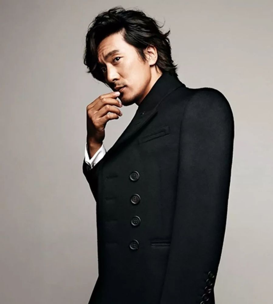 2004年,金民俊与李娜英,玄彬,金敏贞等一众知名演员合作出演mbc水木