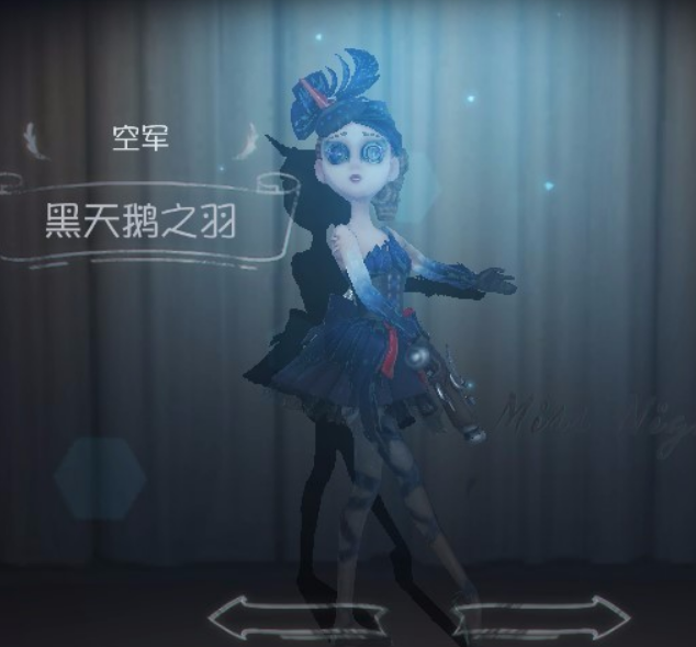 第五人格:吴宣仪cos黑天鹅之羽,头发上插的羽毛,有点夸张