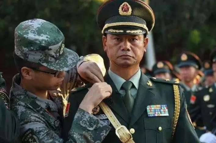 这个人就是我军特种兵的"总教头"陈相文少将,曾经是对越反击战的老