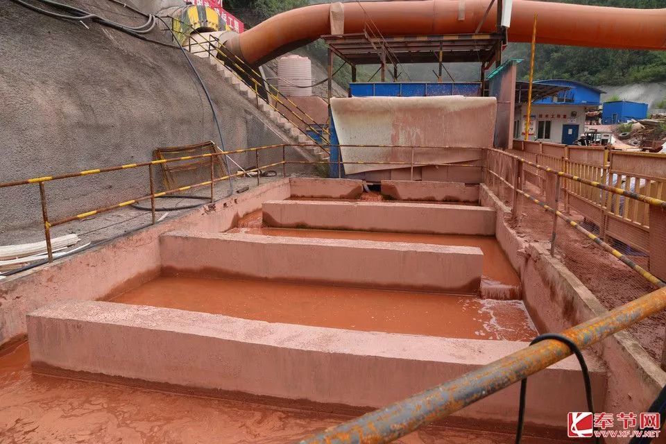 生产用水经四级沉淀池循环利用