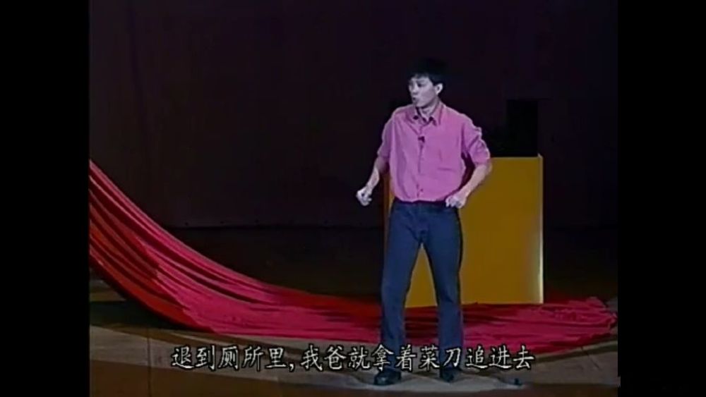周星驰|他齐名周星驰，身患抑郁症却逗笑一代人：成年人，总是笑着笑着就哭了