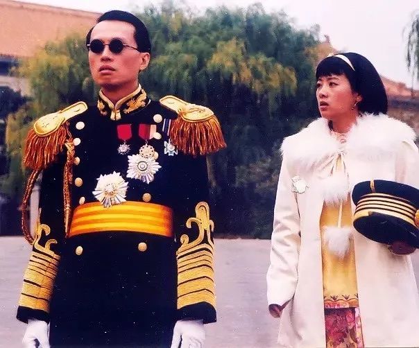 周星驰|他齐名周星驰，身患抑郁症却逗笑一代人：成年人，总是笑着笑着就哭了