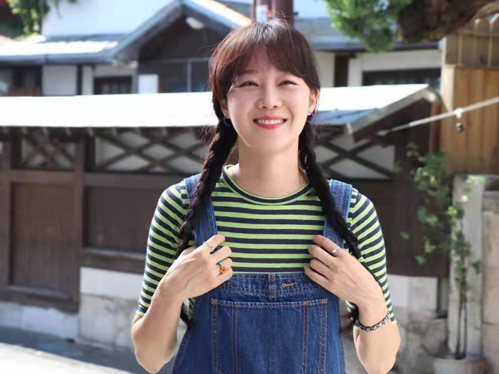 孔孝真新剧造型像女仆,蓬蓬拼接裙土气十足,女神颜值不复存在