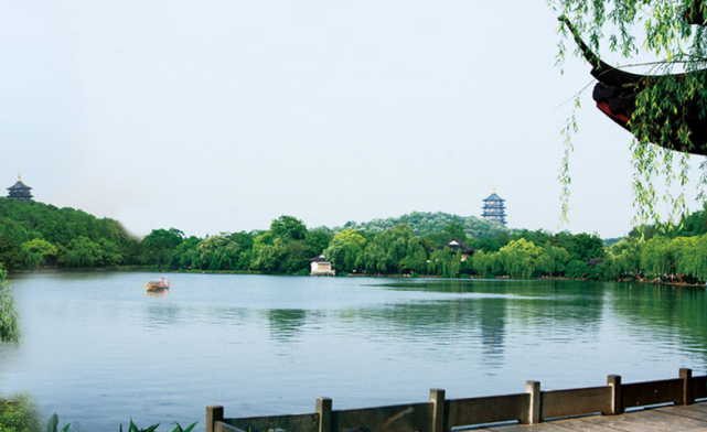 杭州西湖在我国旅游业中的地位.