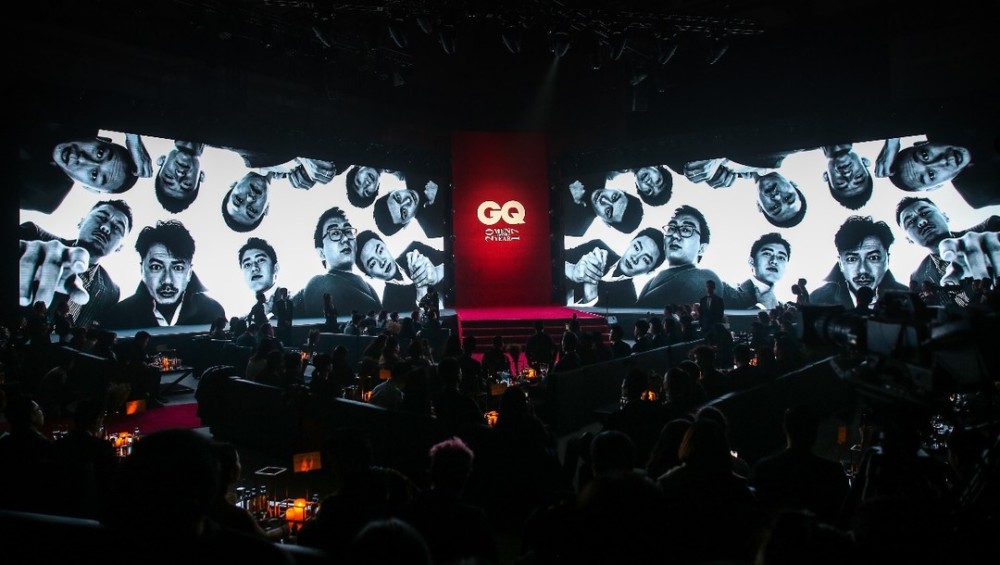 智族gq十周年盛典,董又霖主持翻车,李现撞门,好有意思