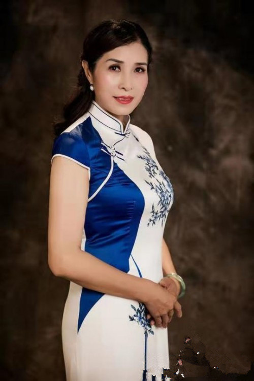 高瑞辉,云南省曲靖市麒麟区珠街人,是个能歌善舞的气质美女,她曾经在