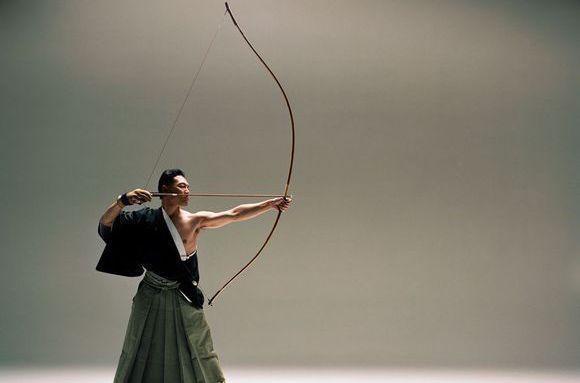 古代日本身高不是很高为何弓却长达两米二其实原因就是穷