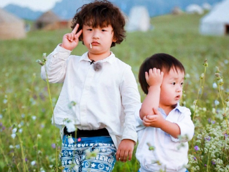 邹市明儿子才是"整容式"长大,五官精致立体,如今还撞脸陈立农