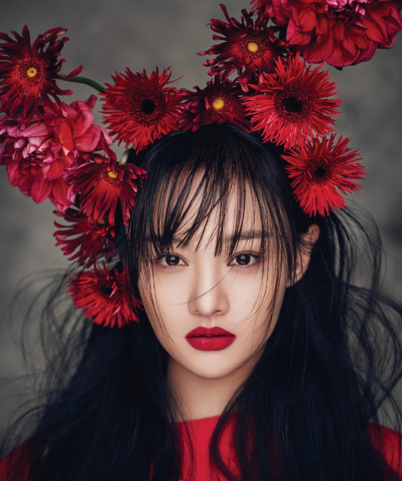 邓爽最新杂志照曝光!暗黑系的尝试真是太a了