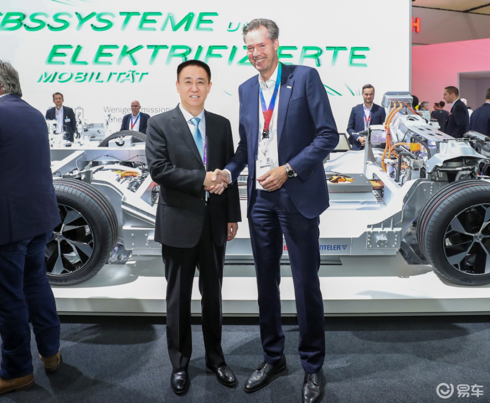 许家印与全球第一大天窗系统技术供应商webasto集团高管交流