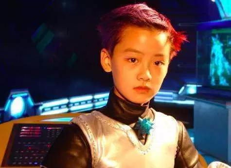 《快乐星球》走红,他在剧中会七国语言,长大后品行不端被痛骂|牛东文