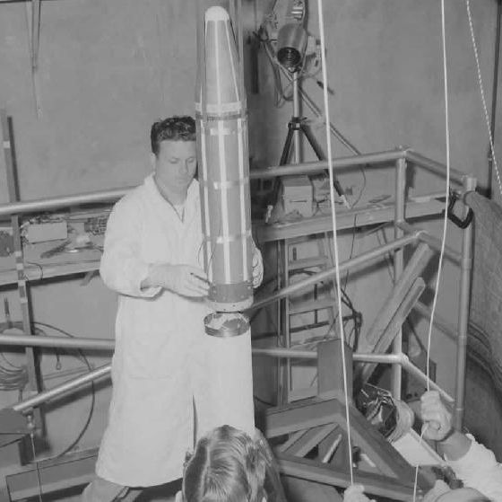 pickering 博士设计,于 1958 年 2 月 1 日由丘诺 1 号火箭发 ..